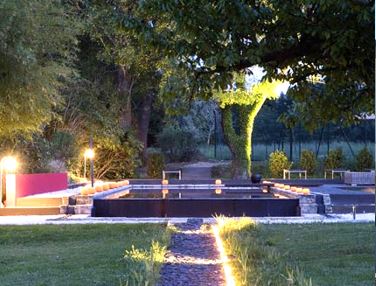 Eclairage extérieur dans votre jardin, pose de luminaire et réseau