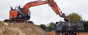 Terrassier avec camion belles pour Evacuation des terres et gravats issu de votre chantier de maison et de vos fondations