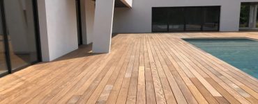 Sur devis le prix d'une terrasse bois fourniture et pose sur plot ou sur dalle en bois naturel ou composite est de 100 à 200 euros par m2.