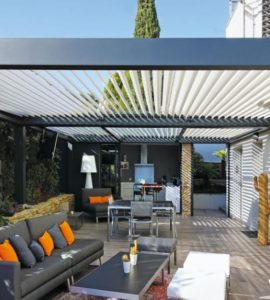 Une Terrasse Bois, Pergola et Piscine à Auffargis.