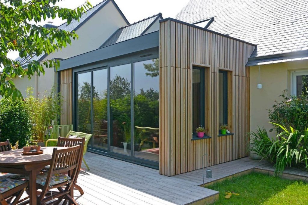 Une jolie extension, allée et terrasse à Saclay